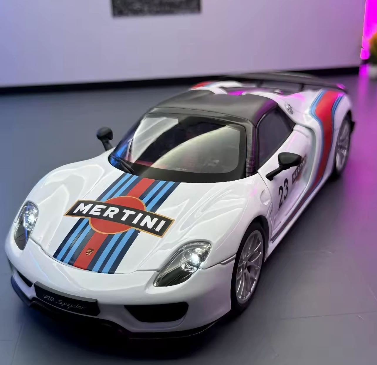 Porsche 918 Spyder (1:18 Scale)