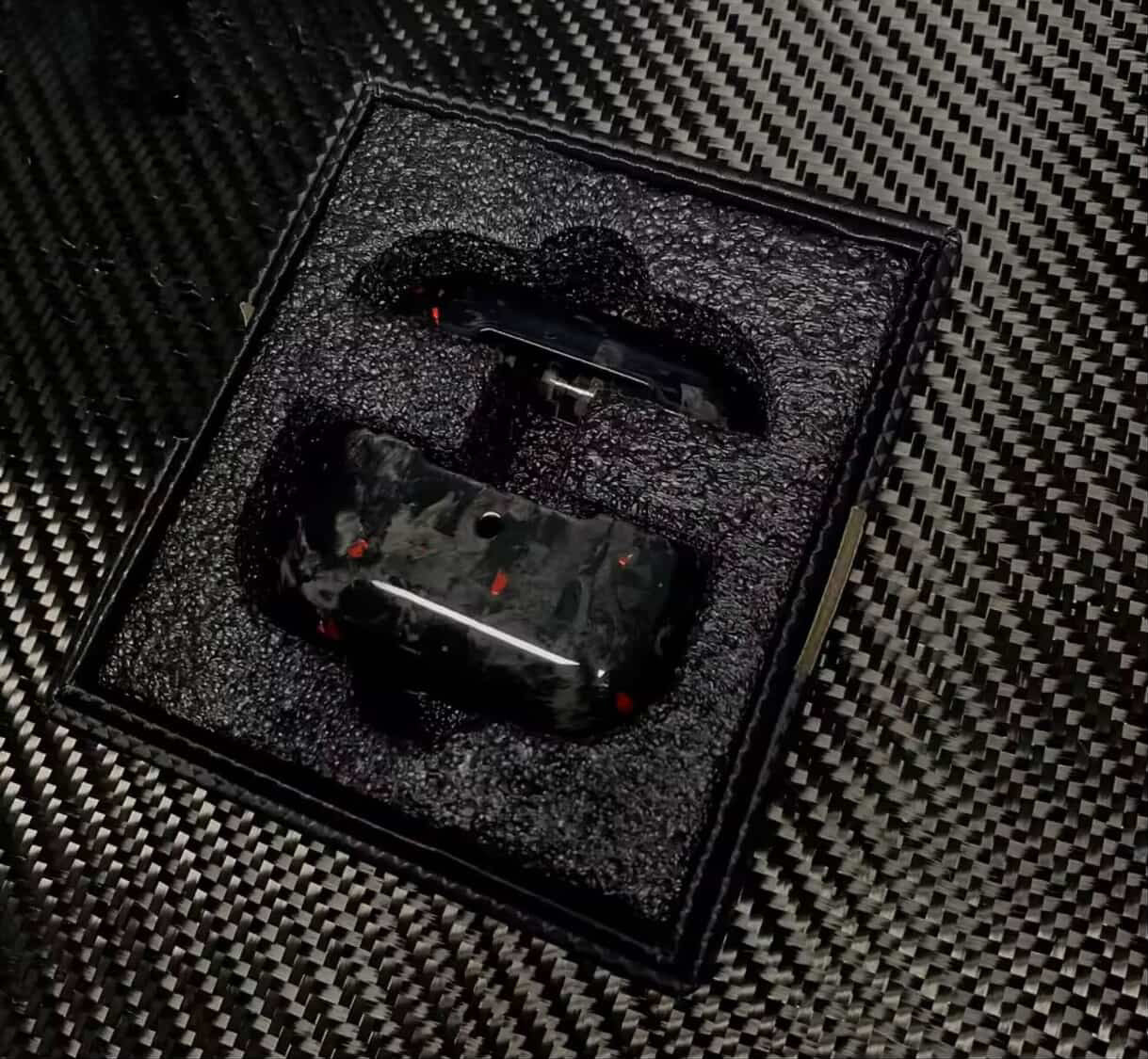 (Combo): Forged Carbon AirPods Case & Card Holder