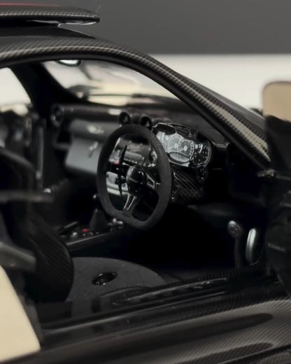1 of 1 Pagani Zonda Cinque Roadster (1:18 Scale)
